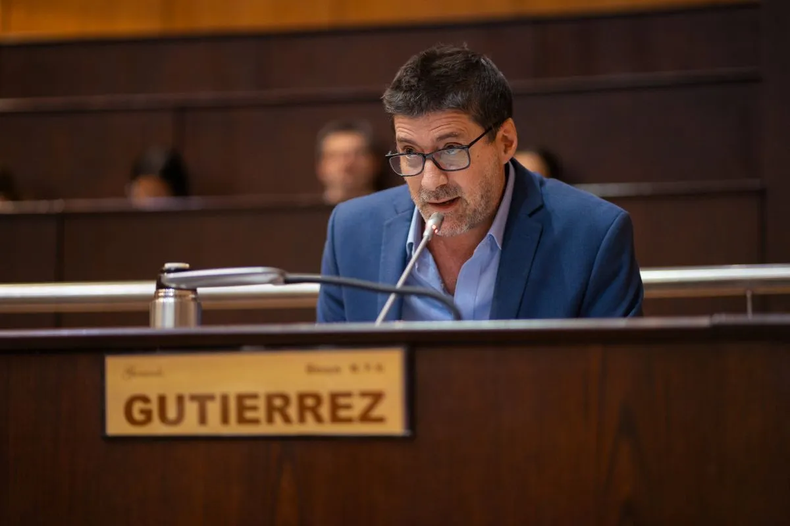 Adiós a Gerardo Gutiérrez. El hermano del exgobernador de Neuquén deja una comisión clave.