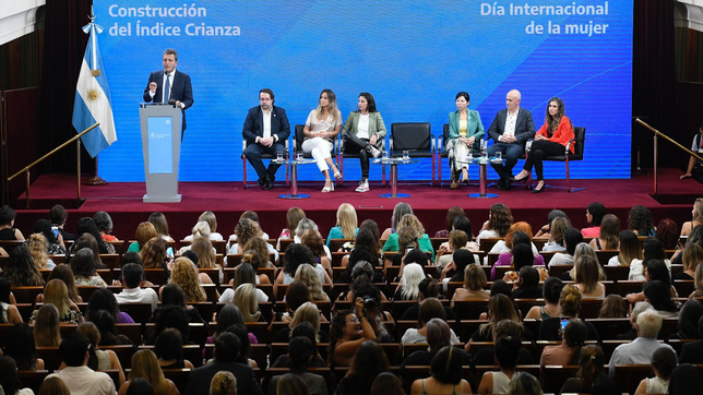 El ministro de Economía, Sergio Massa, presentó el Índice de Crianza. 