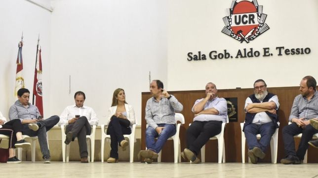 corral busca juntar a la ucr, el ps y el pro para enfrentar a perotti