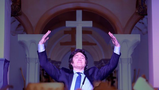 Javier Milei en un templo evangélico de San Juan