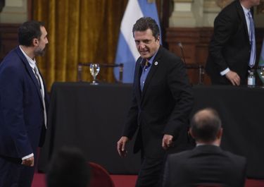 Kicillof busca sumar músculo político y le abre a Massa el comité de crisis