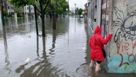 La Matanza: Provincia entregó medicamentos a los evacuados por el temporal