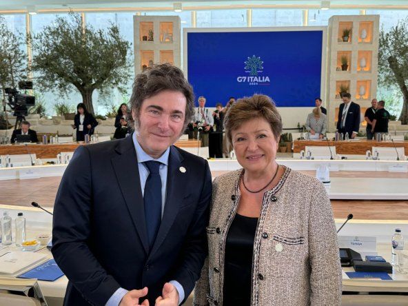 Presidente Javier Milei y Kristalina Georgieva, jefa del FMI.