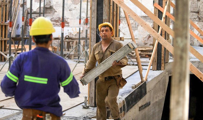 La tasa de actividad alcanzó el 48,6%, con una suba interanual de 0,4 puntos porcentuales.