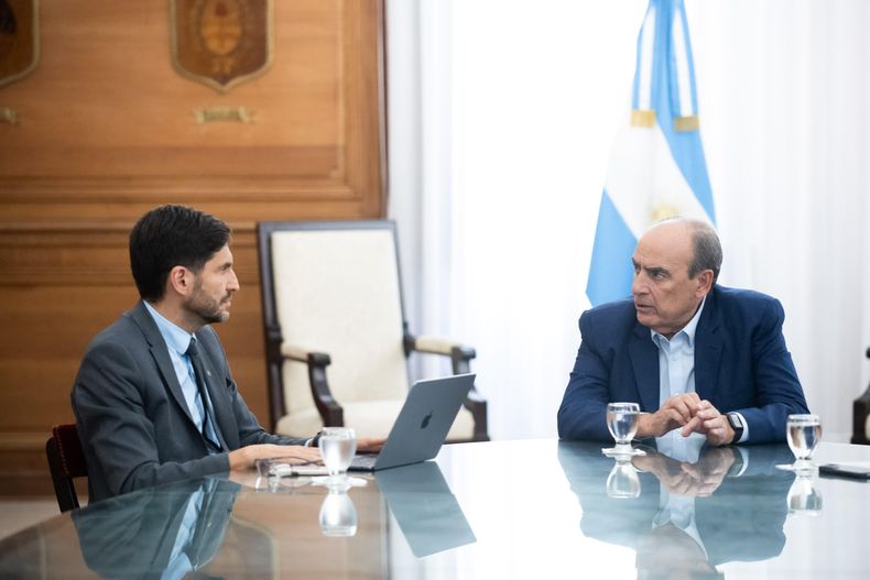 El gobernador Maximiliano Pullaro y Guillermo Francos, jefe de gabinete de Javier Milei