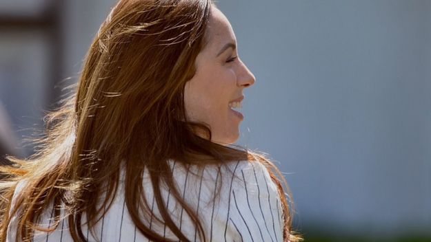 Vidal se reperfila y sale a hacer campaña como María Eugenia