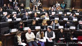 La Legislatura porteña obliga a los clubes de fútbol a poner butacas