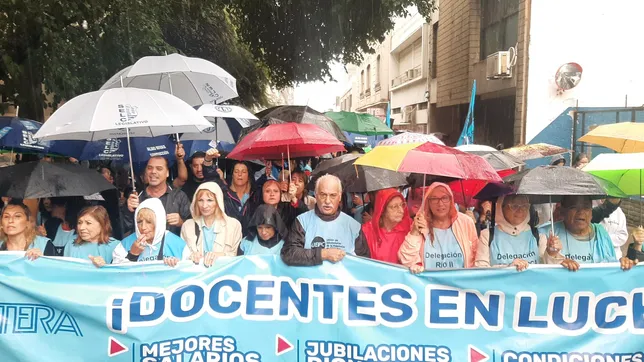 schiaretti acordo con el gremio docente y cerro un capitulo critico en plena campana