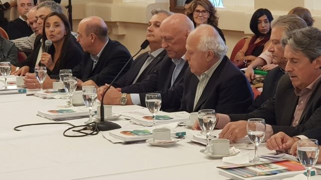 socialistas analizan sumar dirigentes pro para rearmar el progresismo