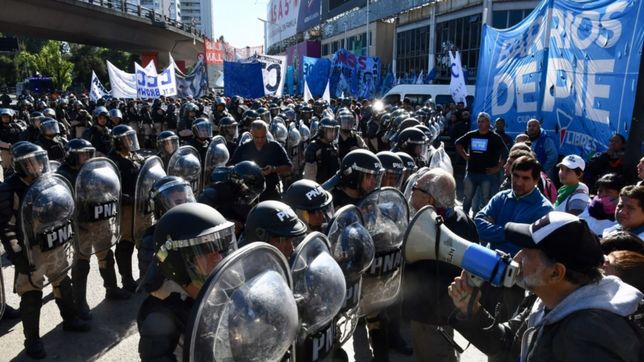 caos y tension en las protestas de las organizaciones sociales