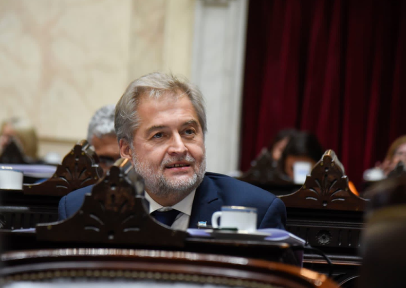 Al diputado Roberto Mirabella se le vence el mandato y apuesta a renovarlo fuera del peronismo kirchnerista.