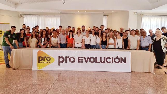 La tribu Pro Evolución de Santa Fe ratificó su apoyo a Pullaro.