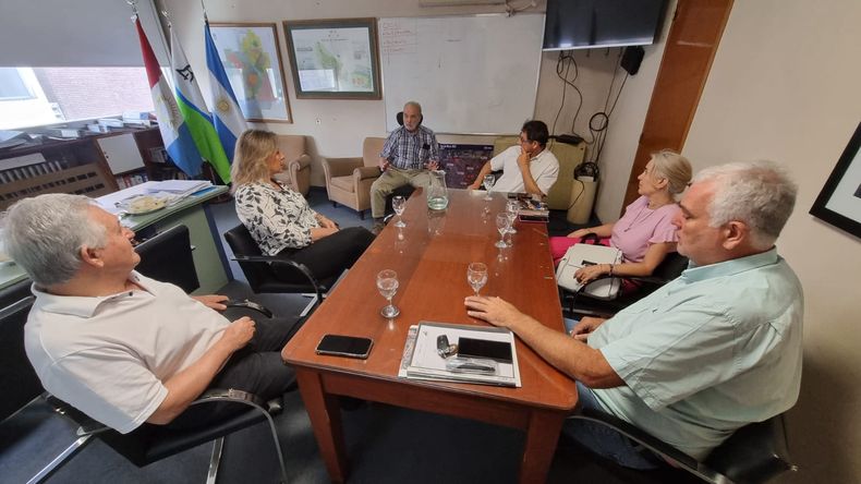 En una de sus últimas acciones como director de Emos, el 26 de noviembre pasado, Juan José Osés convocó a una reunión a los concejales. Dijo que no fue nadie del oficialismo.  