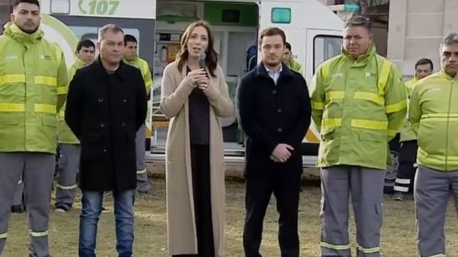 vidal entrego ambulancias en moreno y hablo de ?equipo? con intendente k