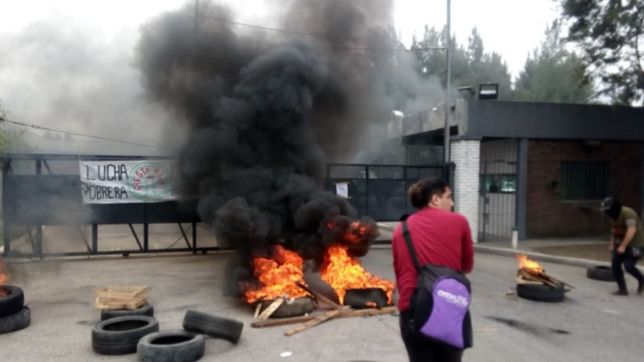 despedidos de cresta roja se endurecen y piden intervencion del gobierno