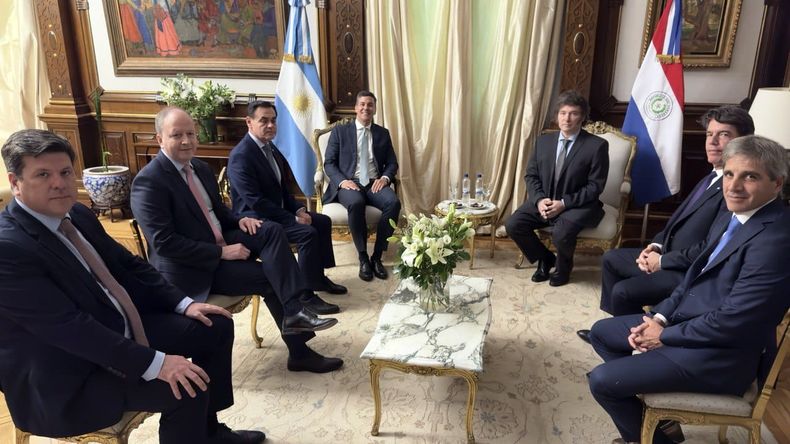 El presidente Javier Milei y su par de la República del Paraguay, Santiago Peña.