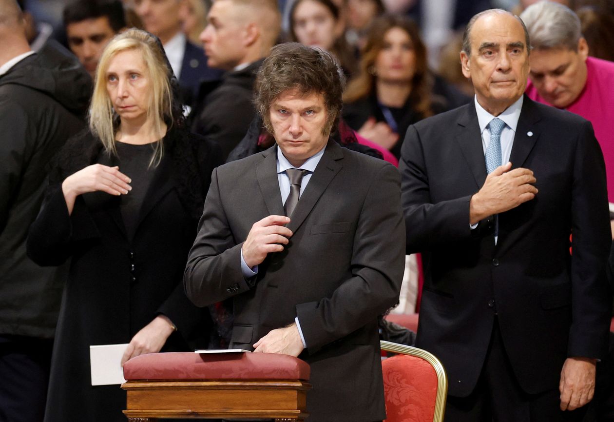 Karina Milei, Javier Milei y Guillermo Francos en el Vaticano. Noticias Argentinas