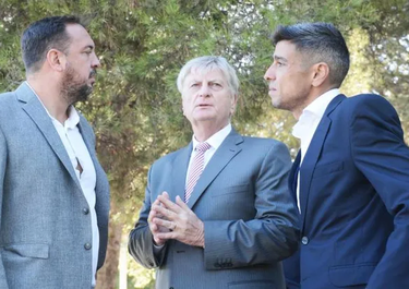 Luciano di Nápoli, el gobernador de La Pampa Sergio Ziliotto y Manuel Feito, el jefe comunal que armó rancho aparte.