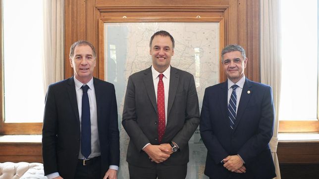 Diego Satilli, Manuel Adorni y Jorge Macri.