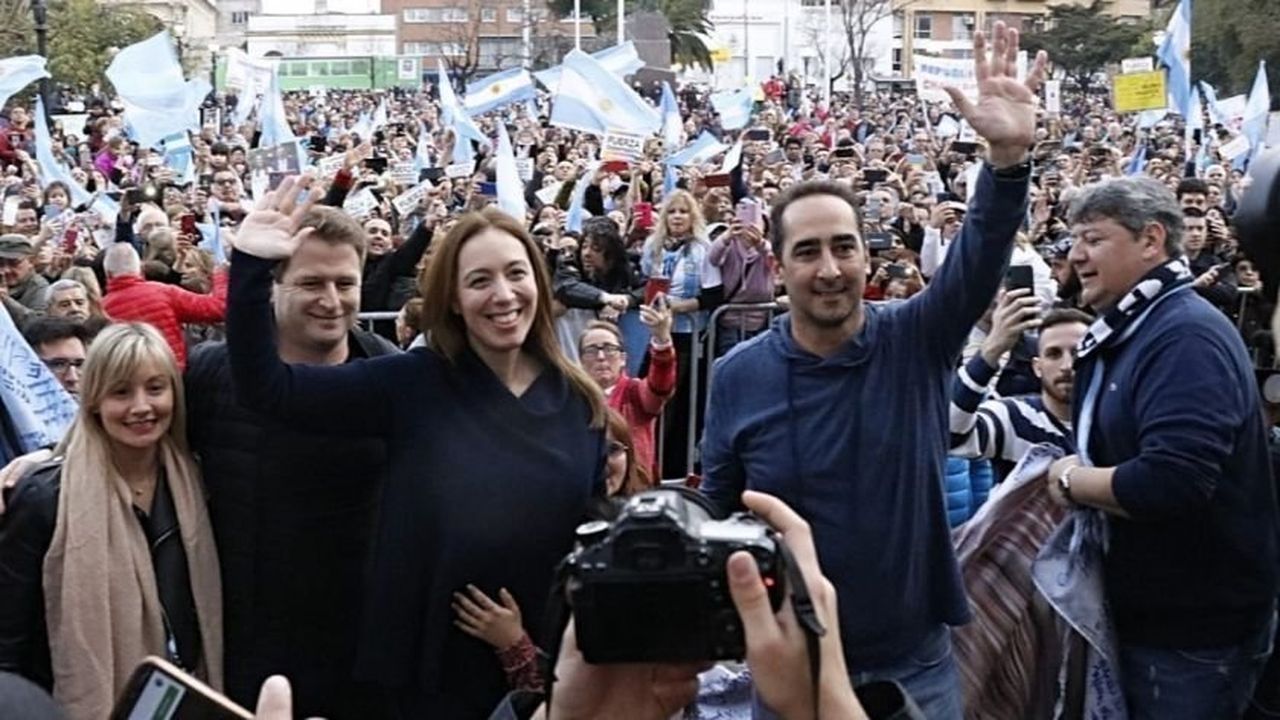 Vidal tuvo su mini plaza del ¡Sí, se puede! y lloró, pero evitó el balcón