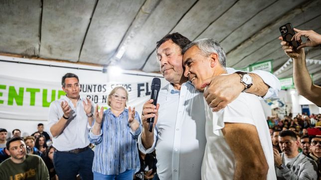 Alberto Weretilneck y Facundo López en un acto en Viedma, capital de Río Negro.