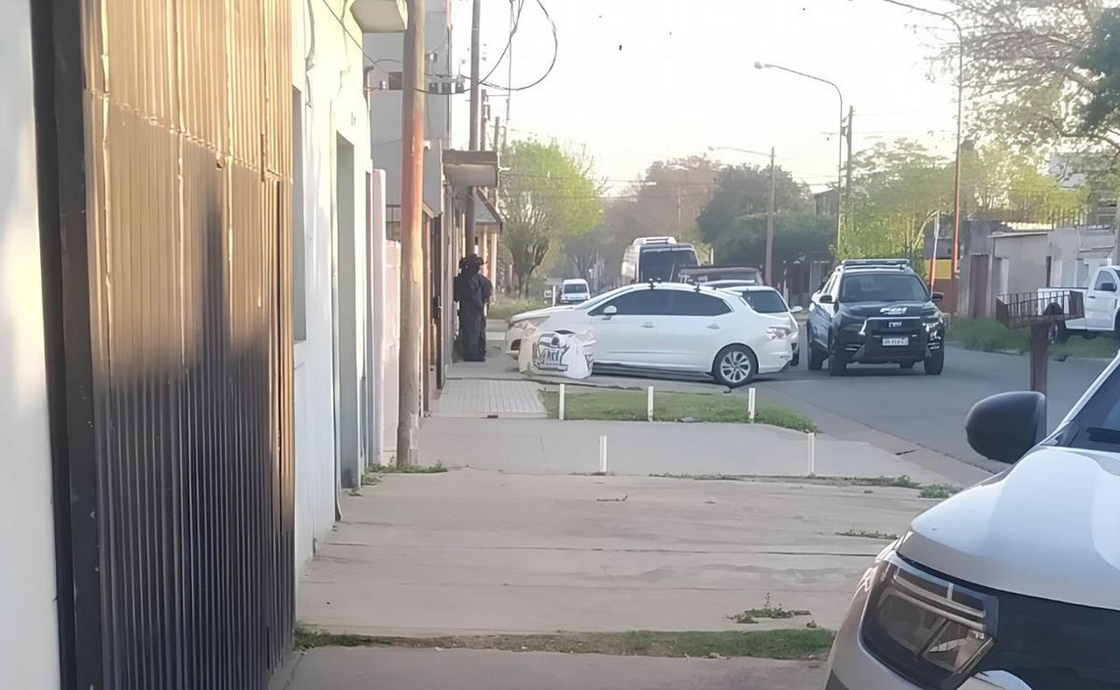Allanamiento de PDI en la Villa Gobernador Gálvez. 