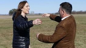 El intendente de Azul se muestra vidalista y pide pista en el Senado