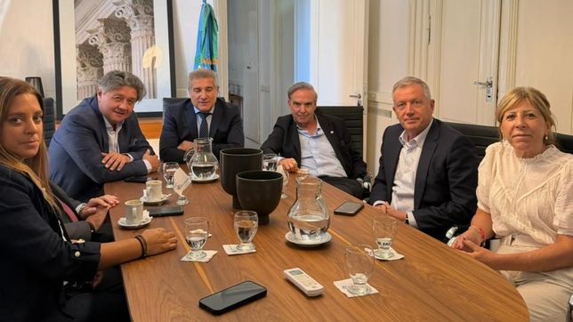 Miguel Pichetto y Emilio Monzó junto al bloque Unión y Libertad.