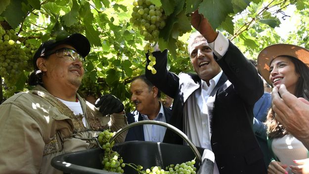 Los siete escalones que separan a Massa de la boleta presidencial