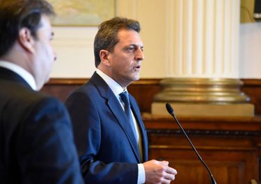 La misión de Massa a Brasil tropieza con la guerra entre Bolsonaro y su Congreso