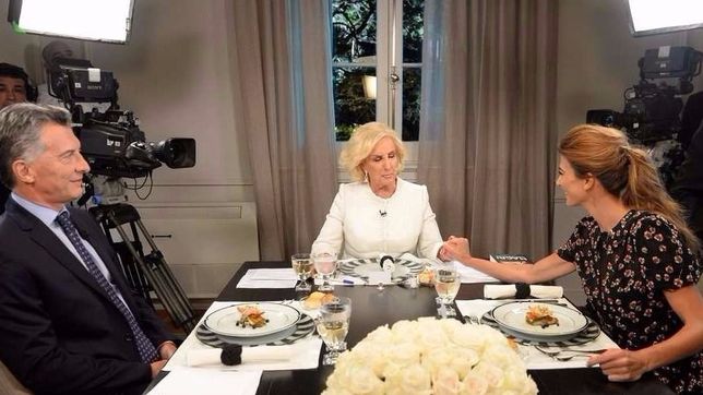 mirtha le hizo atragantar la comida a macri: ustedes no ven la realidad