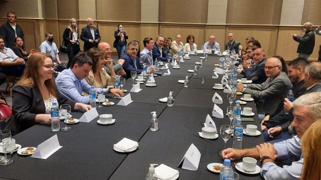 en jxc pisan la pelota y celebran las indefiniciones del radicalismo cordobes