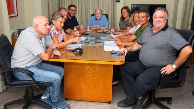 La escudería vernista de La Pampa, que acompaña y tensiona a Ziliotto: a la derecha, en primer plano, Daniel Lovera.