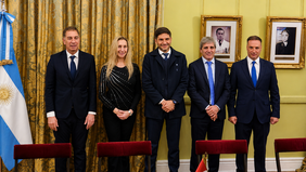 Diego Santilli, Karina Milei, Maximiliano Pullaro, Luis Caputo y Lisandro Enrico, juntos en la Casa Rosada