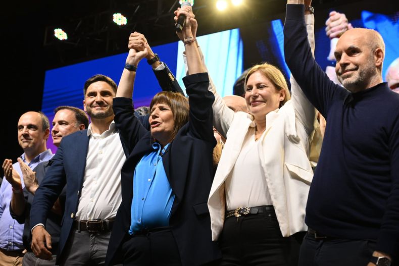 Maximiliano Pullaro con Patricia Bullrich y Horacio Rodríguez Larreta en Santa Fe