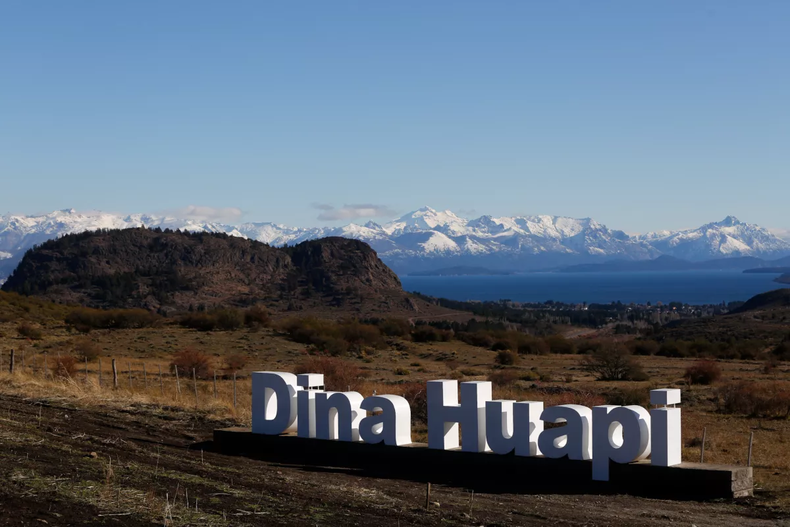 Postal de lujo. Dina Huapi comparte las costas del lago Nahuel Huapi con Bariloche.