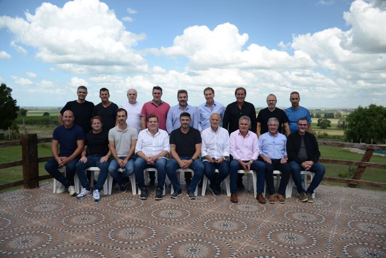 La mesa provincial del PRO en su reunión en Olavarría la semana pasada.