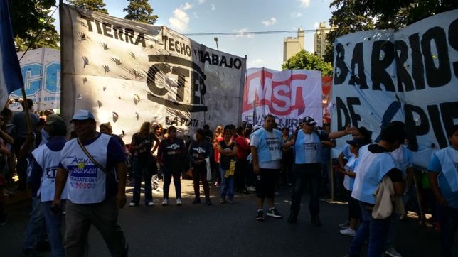 la crisis llama a la puerta de vidal: marchan gremios y organizaciones sociales