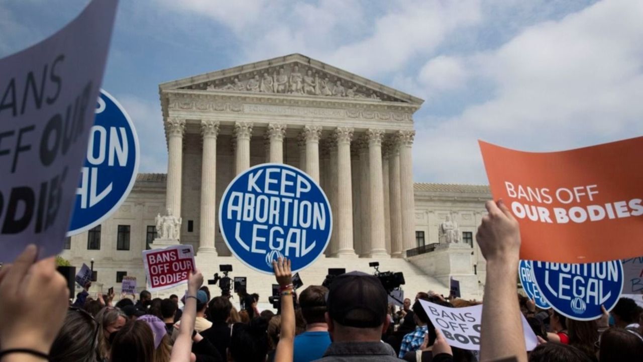 Trump lo hizo: Estados Unidos retrocede 50 años con el fallo contra el aborto
