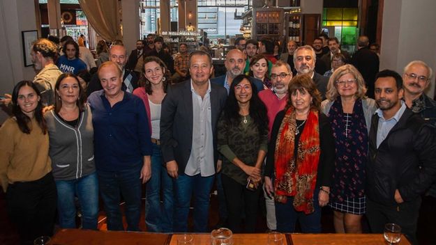 Carlos Del Frade junto a referentes del Frente Amplio por la Soberanía en Rosario, Santa Fe.