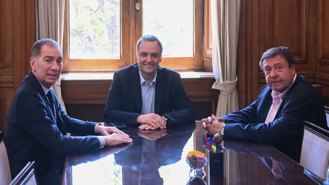 Diego Santilli, Manuel Adorni y Alberto Weretilneck dialogaron sobre Río Negro.