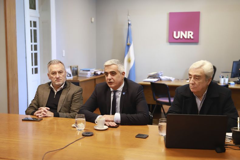 Bartolacci junto a los senadores Galaretto y Lewandowski buscando el respaldo económico para las universidades.