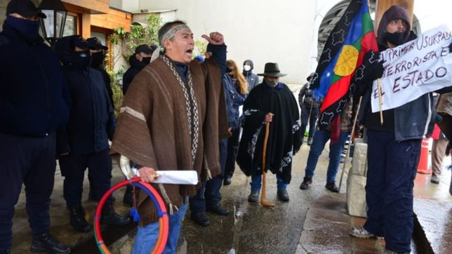 el conflicto mapuche tensa la relacion de carreras con el gobierno