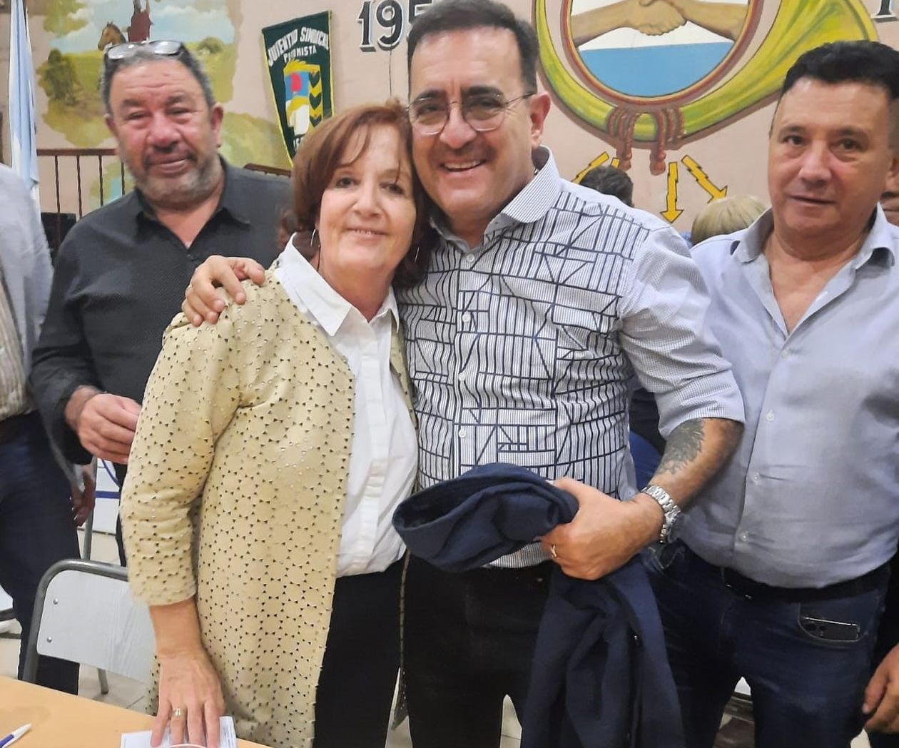 Alejandra Vigo con Ricardo Moreno, referente provincial de las 62 Organizaciones Peronistas.&nbsp;