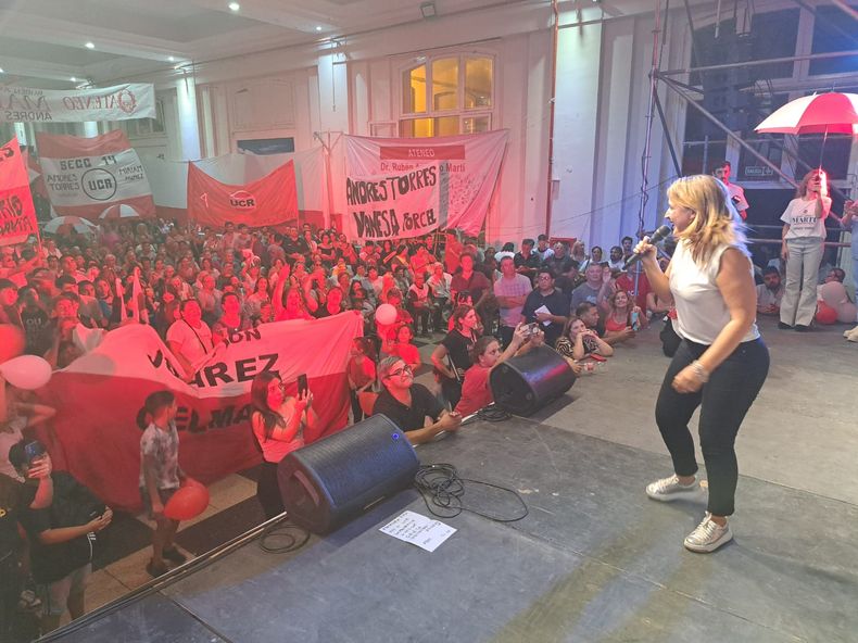Myrian Prunotto, junto a su agrupación Radicales Auténticos. 
