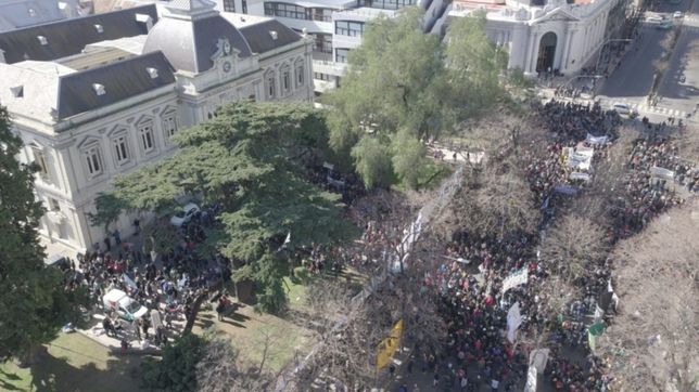 en un clima tenso, el reclamo de astillero vuelve a golpear la puerta de vidal