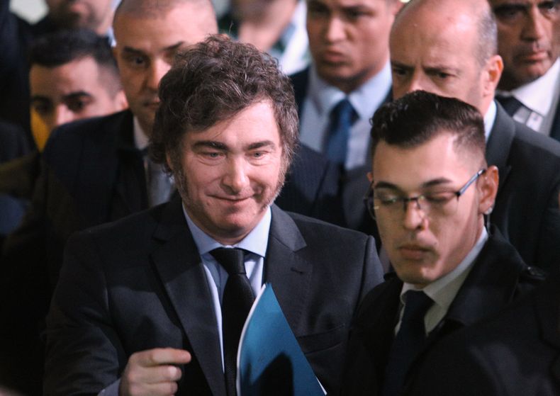 Encuesta nacional: las provincias le piden a Javier Milei que salga de la burbuja y recorra el país