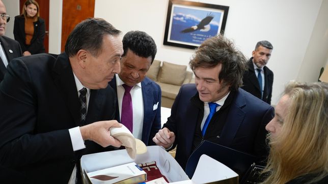El pastor Jorge Ledesma, el apóstol Guillermo Maldonado, Javier Milei y Karina Milei