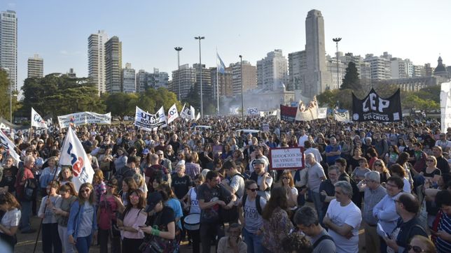 La marcha partió de plaza San Martín y terminó en el Monumento Nacional a la Bandera.