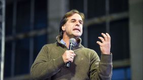 En clima de incertidumbre, Uruguay también vota y va hacia el ballotage